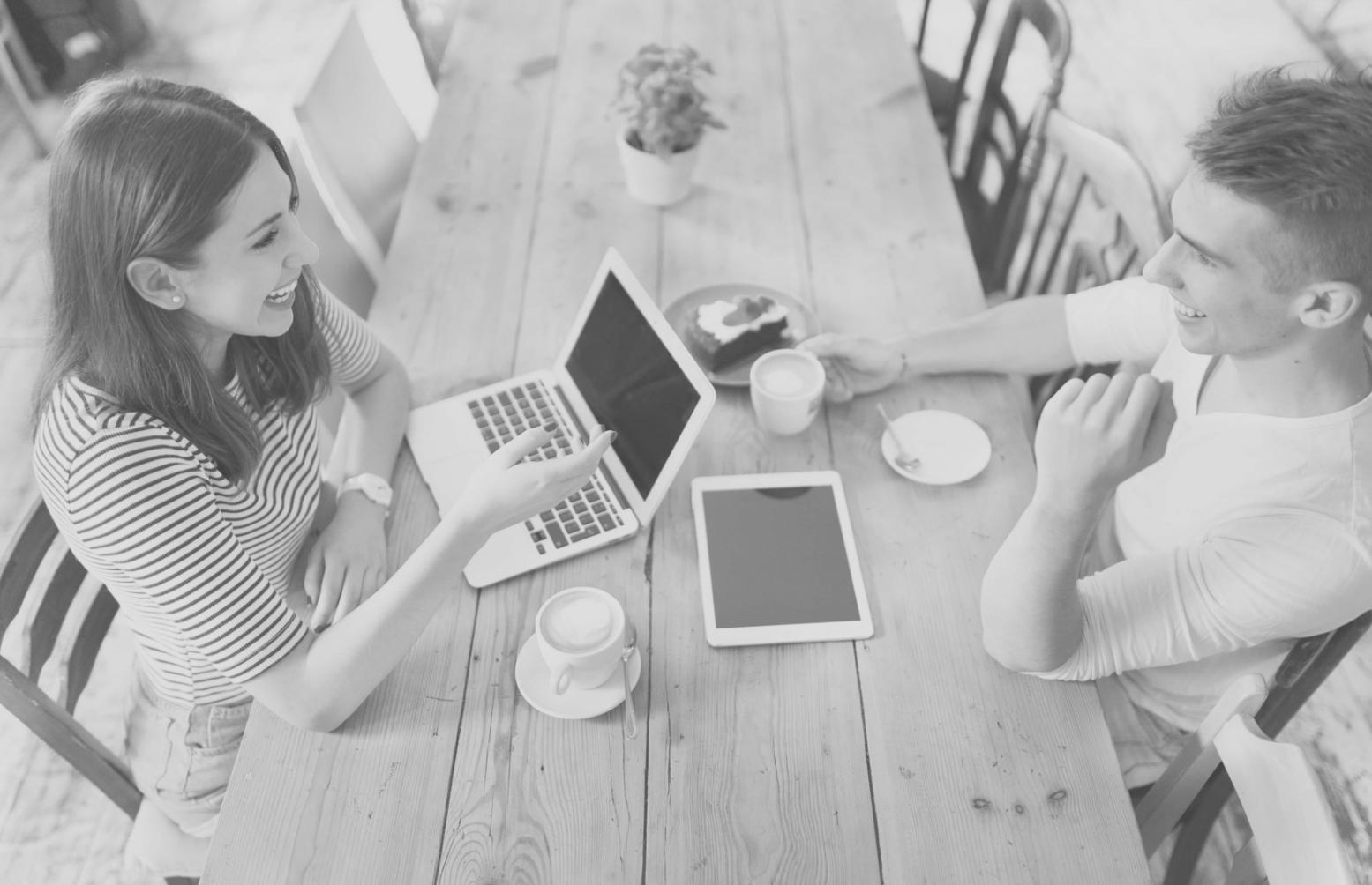 Interface d'apprentissage interactive montrant des quiz et des éléments gamifiés